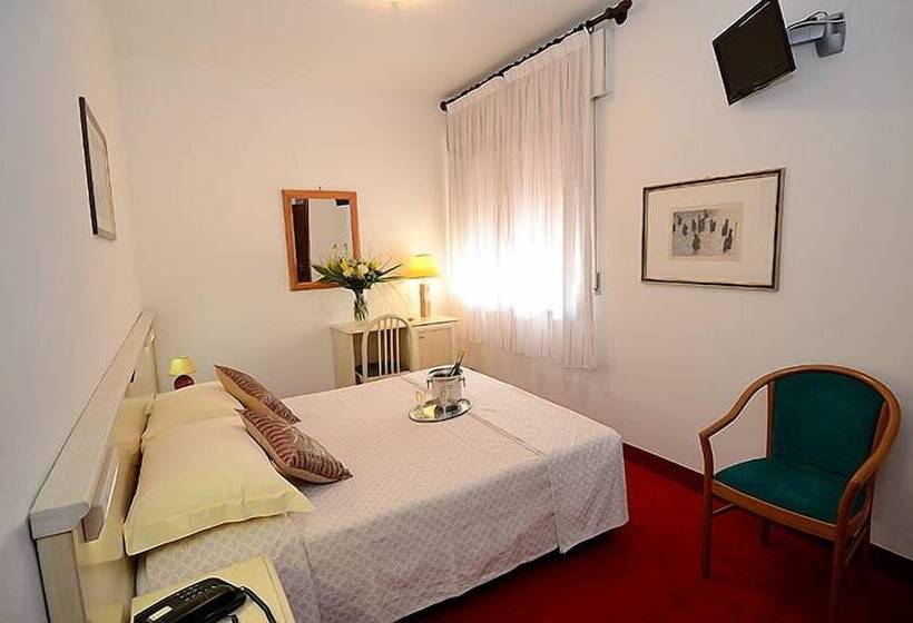 Economy Zimmer, San Giuliano