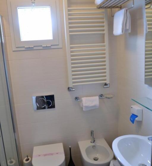 Quarto Estandar Individual, Tiffany