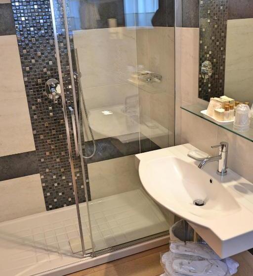 Quarto Triplo Estandar, Tiffany