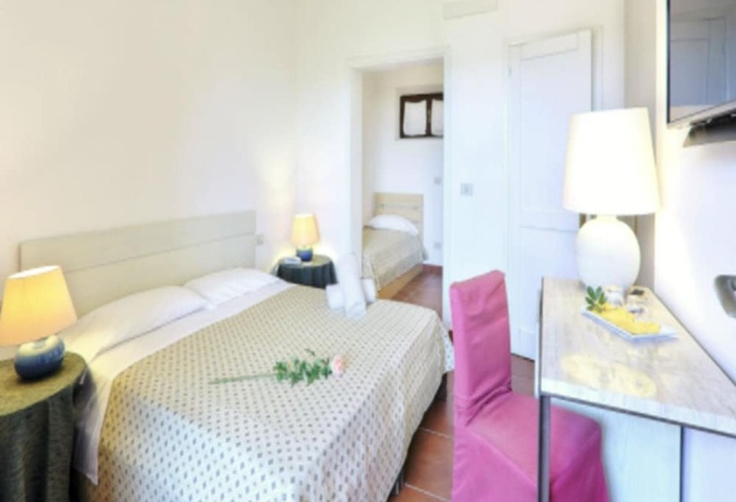 اتاق استاندارد با چشم‌انداز دریا, Resort Le Picchiaie