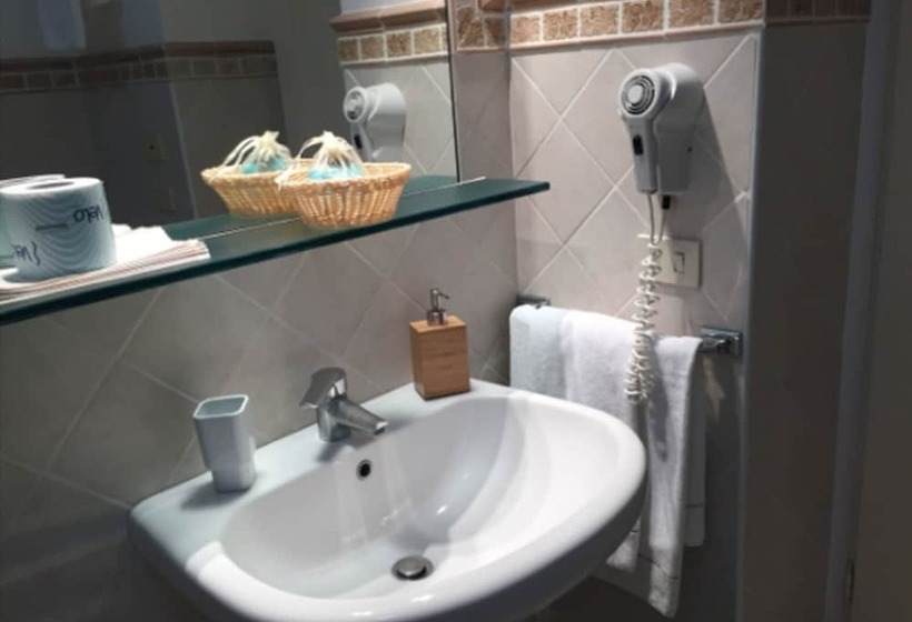 Quarto Triplo Estandar, Resort Le Picchiaie