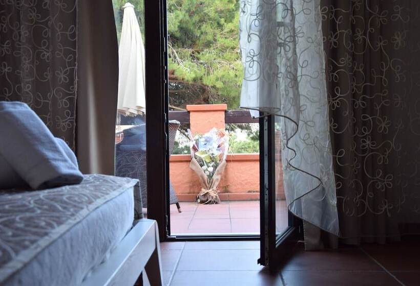 اتاق استاندارد با چشم‌انداز باغ, Resort Le Picchiaie