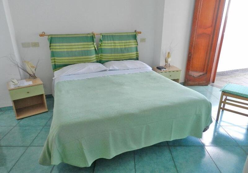 اتاق استاندارد, Holiday