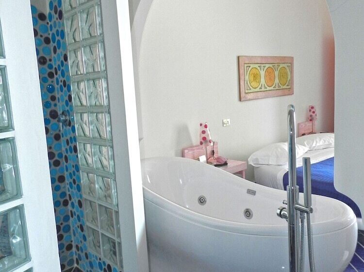 1 Bedroom Deluxe Apartment Sea View, Holiday