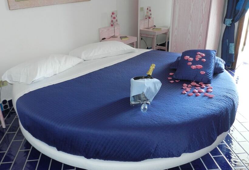 1 Bedroom Deluxe Apartment Sea View, Holiday