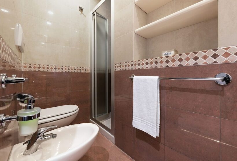 اتاق استاندارد یک نفره, Mokinba Hotels King