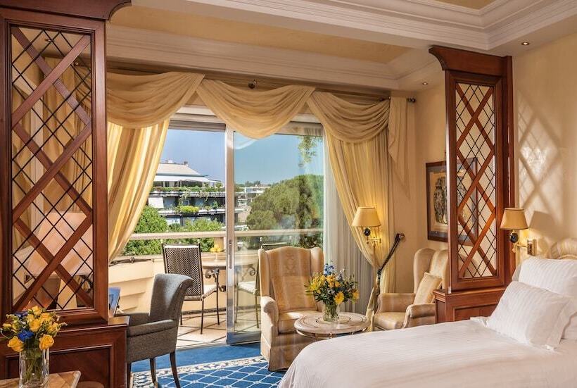 اتاق دلوکس با چشم‌انداز پارک, Rome Cavalieri A Waldorf Astoria