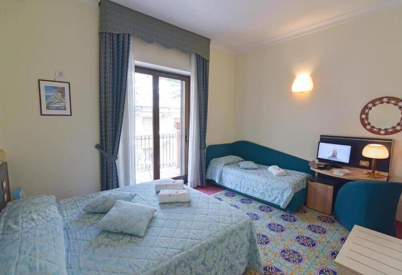 اتاق استاندارد سه نفره, Santa Lucia