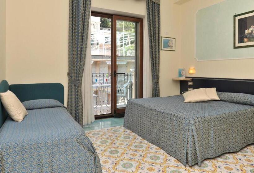 اتاق استاندارد چهار تخته, Santa Lucia