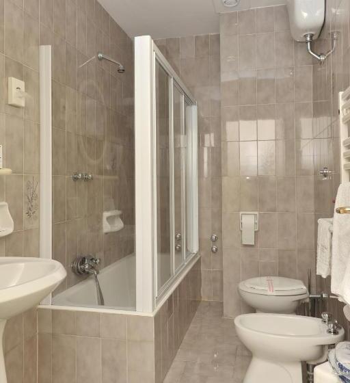 اتاق استاندارد چهار تخته, Santa Lucia