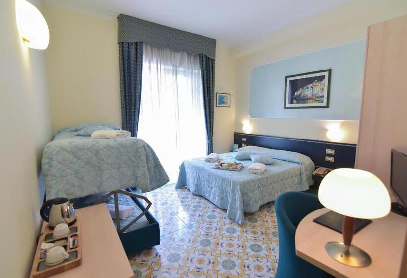 اتاق استاندارد چهار تخته, Santa Lucia
