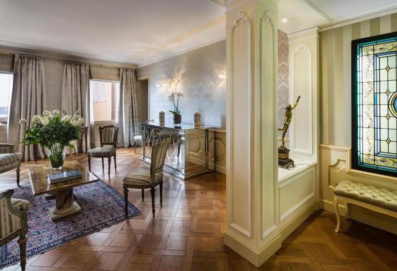 Suite with lake view, Baglioni Hotel Luna   The Leading Hotels Of The World