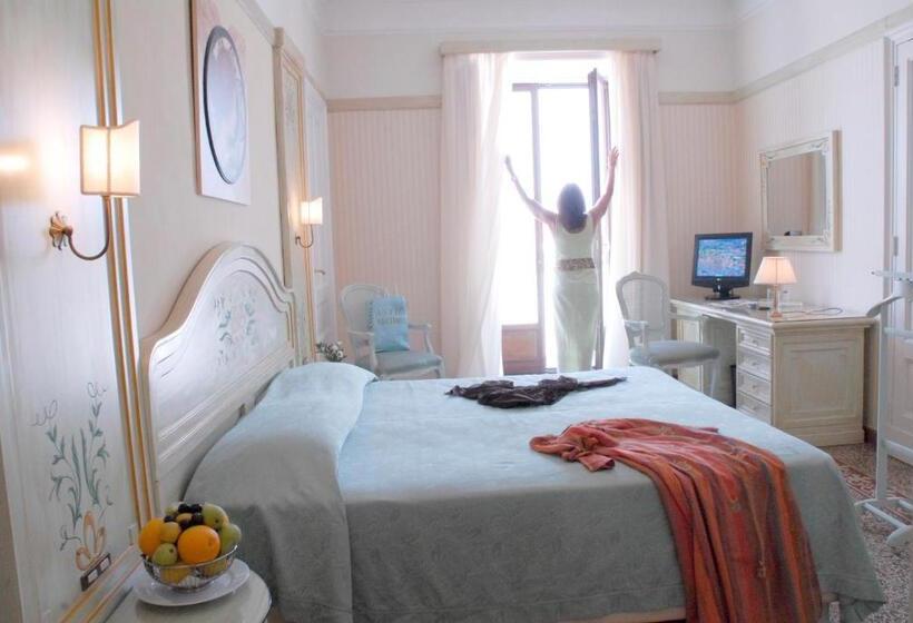 Номер Стандарт Вид на Город, Grand Hotel Europa Palace