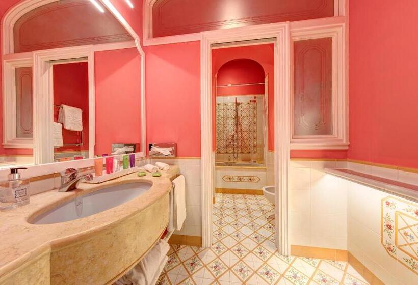 Номер Классический Вид на Город, Grand Hotel Royal