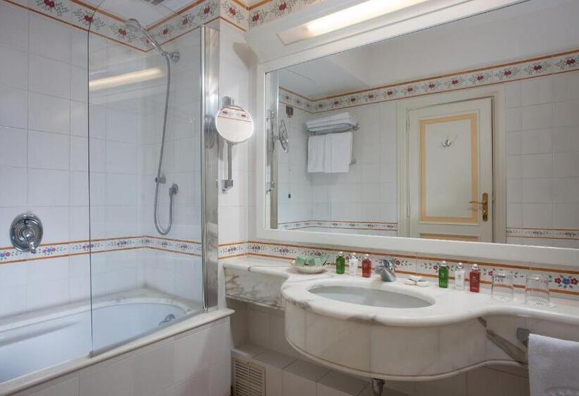 Номер Basic, Grand Hotel Royal
