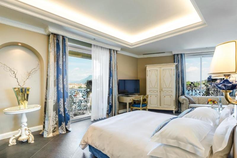 سوییت جونیور با چشم‌انداز دریاچه, Villa E Palazzo Aminta