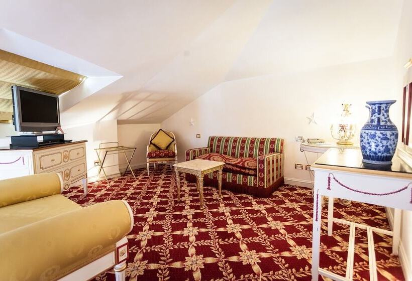 اتاق لوکس با چشم‌انداز دریاچه, Villa E Palazzo Aminta