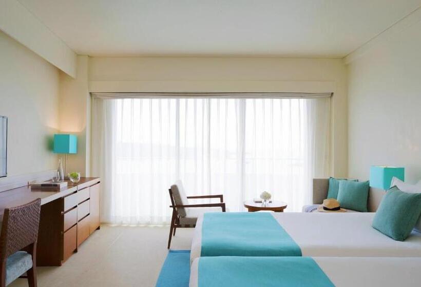 اتاق لوکس با چشم‌انداز دریا, Ana Intercontinental Manza Beach Resort, An Ihg