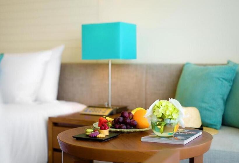 اتاق کلاب با تراس, Ana Intercontinental Manza Beach Resort, An Ihg