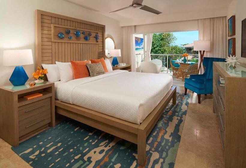 اتاق لوکس با بالکن و چشم‌انداز دریا, Sandals Montego Bay   All Inclusive Couples Only