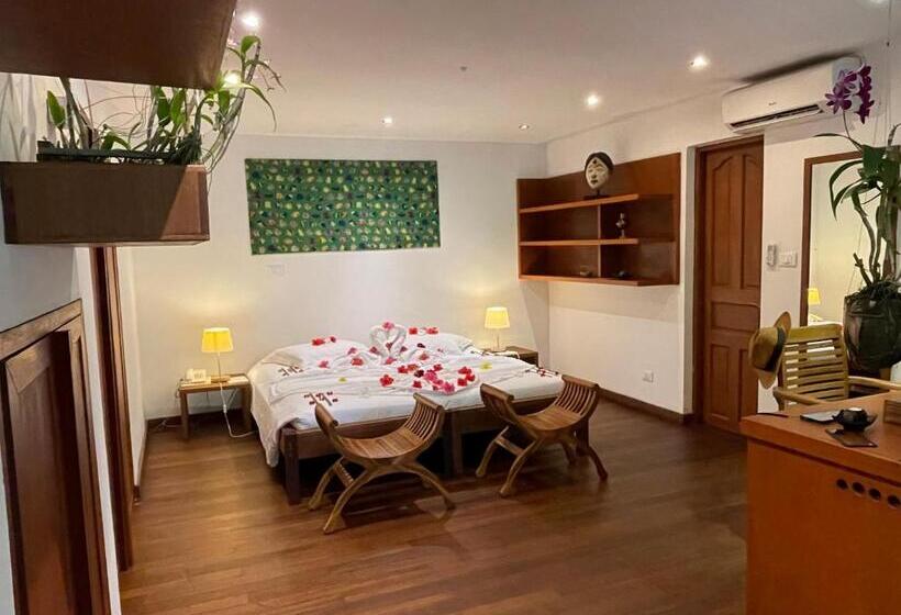 اتاق کلاب, Gangehi Island Resort & Spa