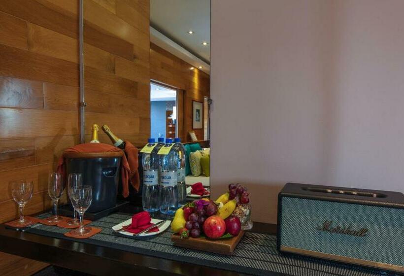 ویلای یک اتاق خوابه با استخر شنا, Adaaran Prestige Vadoo   Adults Only Premium All Inclusive With Free Transfers  15 Minutes Away From