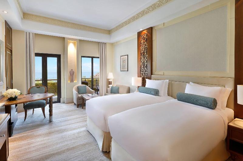 Номер Deluxe Вид на Море, Al Bustan Palace, A Ritzcarlton
