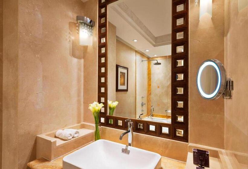 Номер Deluxe Кровать Кинг, Al Bustan Palace, A Ritzcarlton