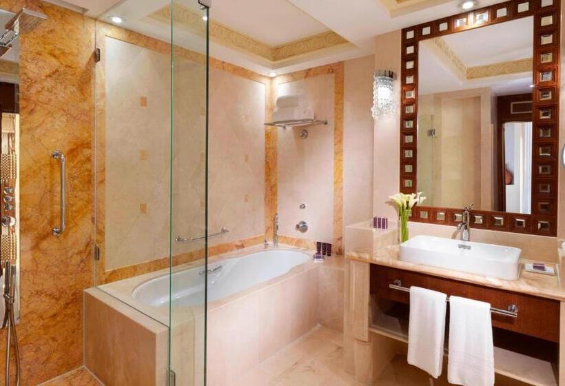 Люкс Executive Кровать Кинг, Al Bustan Palace, A Ritzcarlton