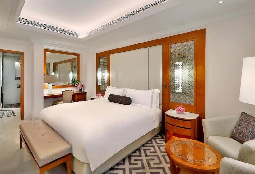 Люкс Executive Кровать Кинг, Al Bustan Palace, A Ritzcarlton