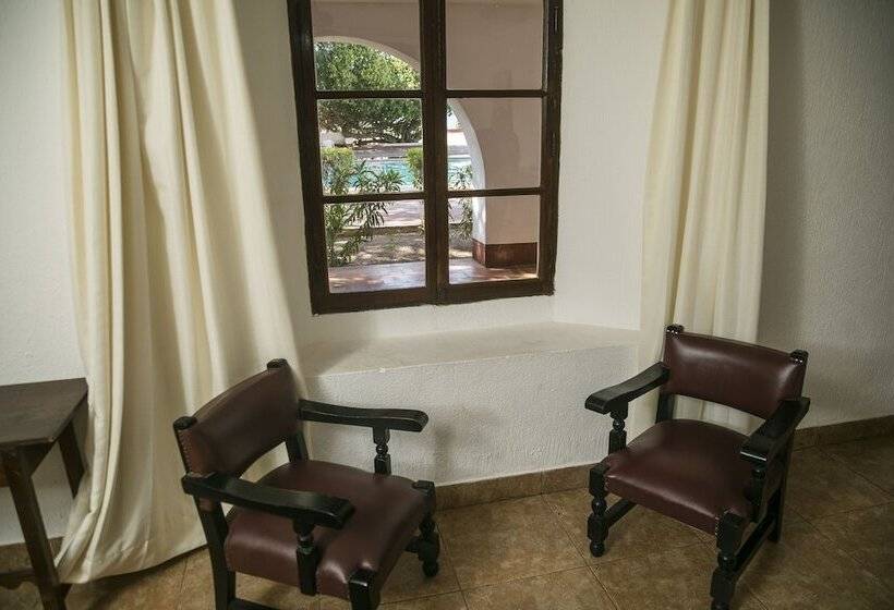 اتاق استاندارد با چشم‌انداز استخر, Playa De Cortes