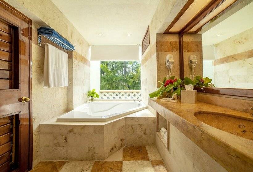 اتاق سوپریور با چشم‌انداز باغ, Mayaland Hotel & Bungalows