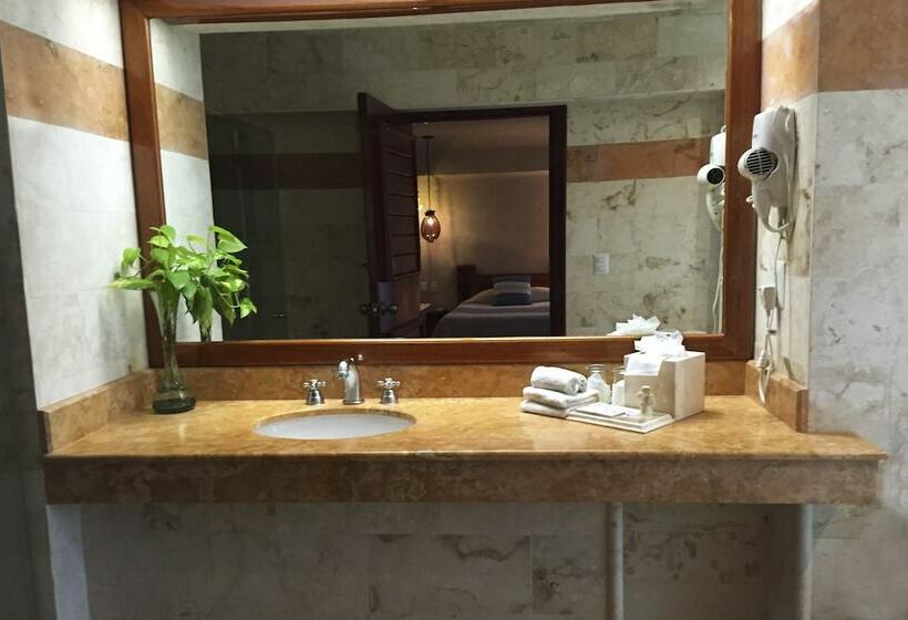 اتاق سوپریور با چشم‌انداز باغ, Mayaland Hotel & Bungalows