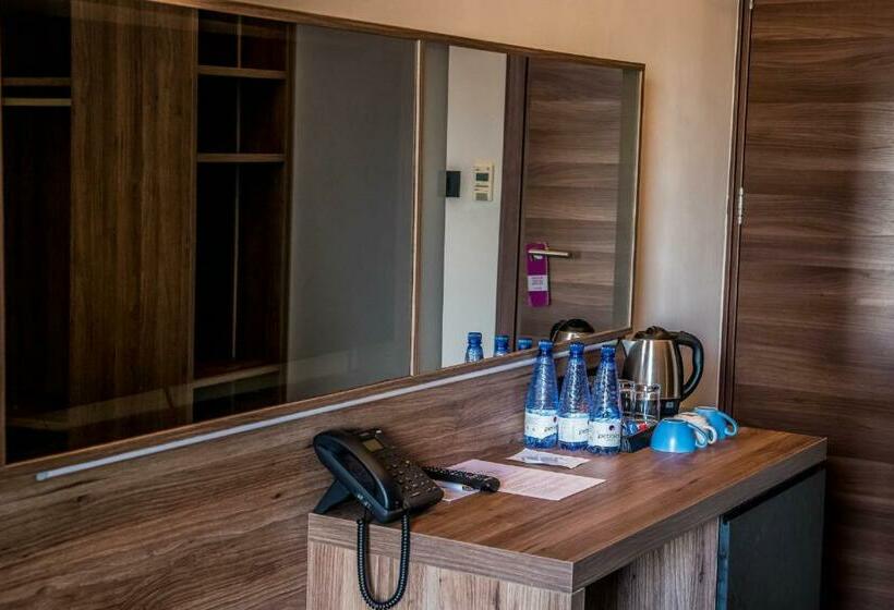 اتاق استاندارد با چشم‌انداز, Pebbles Resort