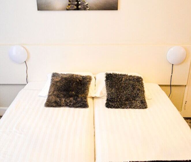 اتاق استاندارد سه تخته با سرویس بهداشتی مشترک, Family Hotel Kooyk