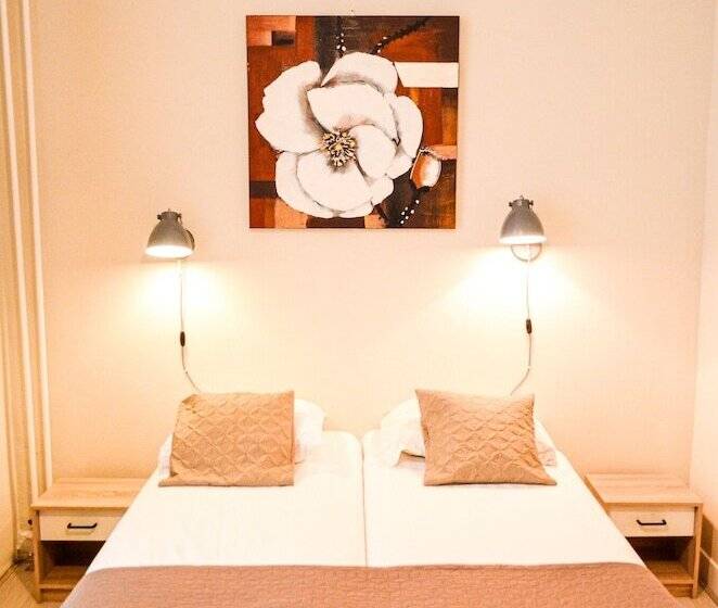 اتاق استاندارد با سرویس بهداشتی مشترک, Family Hotel Kooyk