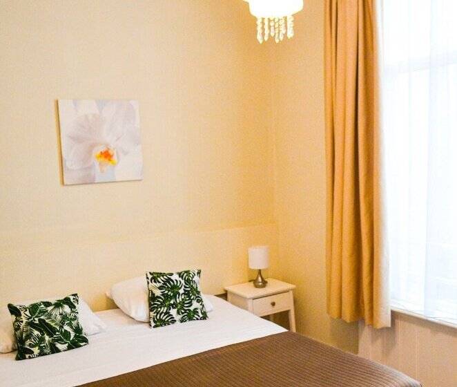 اتاق استاندارد با سرویس بهداشتی مشترک, Family Hotel Kooyk