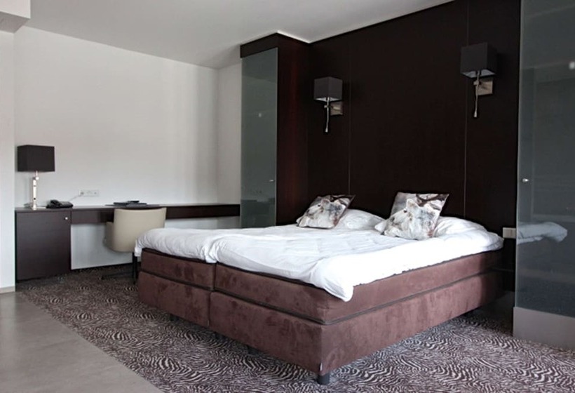 Номер Deluxe, Golden Tulip West Ende