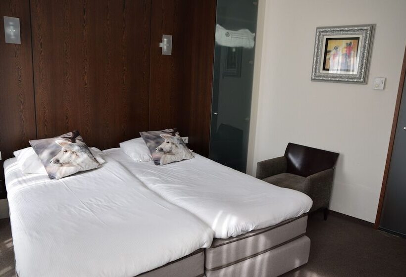 Номер Deluxe, Golden Tulip West Ende