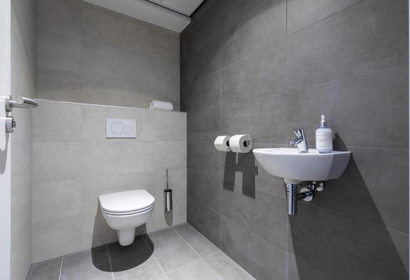 Suite with lake view, Postillion Amersfoort Veluwemeer