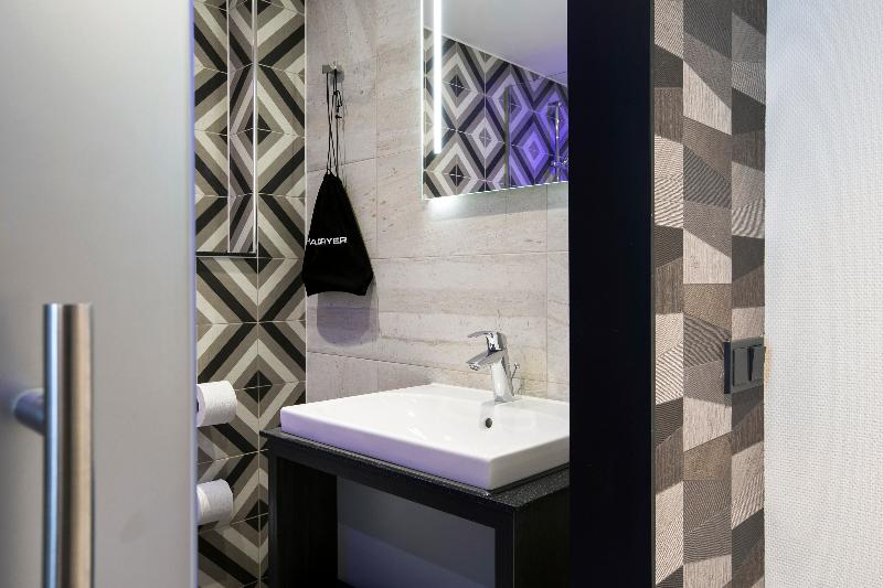 اتاق استاندارد با بالکن, Savoy Hotel Rotterdam