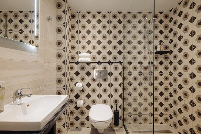 اتاق استاندارد با بالکن, Savoy Hotel Rotterdam