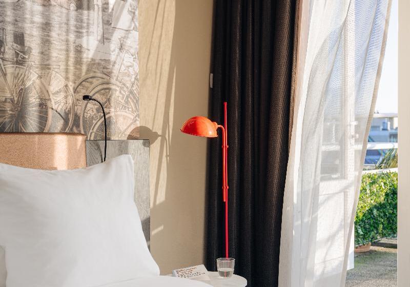اتاق استاندارد با بالکن, Savoy Hotel Rotterdam