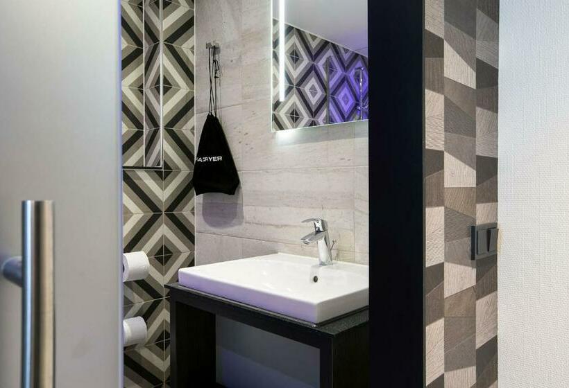 اتاق استاندارد با بالکن, Savoy Hotel Rotterdam