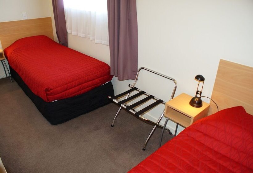 شقة غرفة واحدة, Taylors Motel