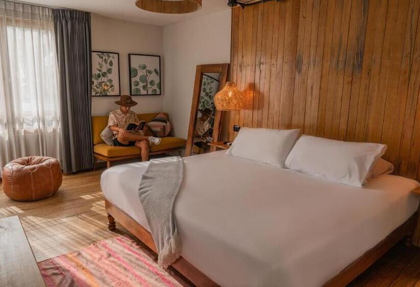 سوییت, Socialtel Arequipa   Formerly Selina Arequipa
