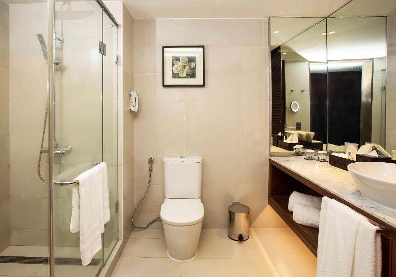 Номер Клуб Кровать Кинг, Sofitel Philippine Plaza Manila