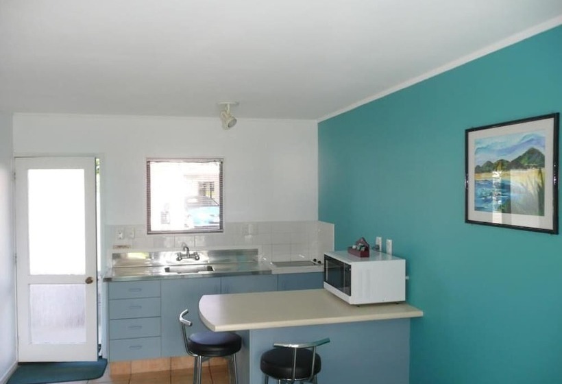 Студия Стандарт, Marlin Court Motel