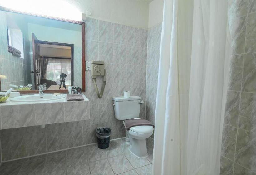 اتاق لوکس خانوادگی, Berjaya Praslin Resort