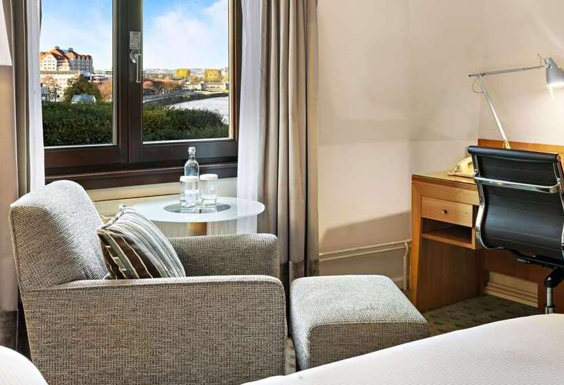 اتاق اجرایی, Hilton Moscow Leningradskaya
